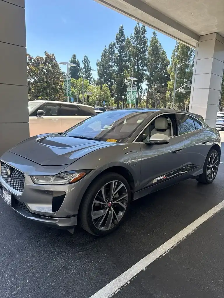 2022 Jaguar I-PACE EV400 HSE's photo