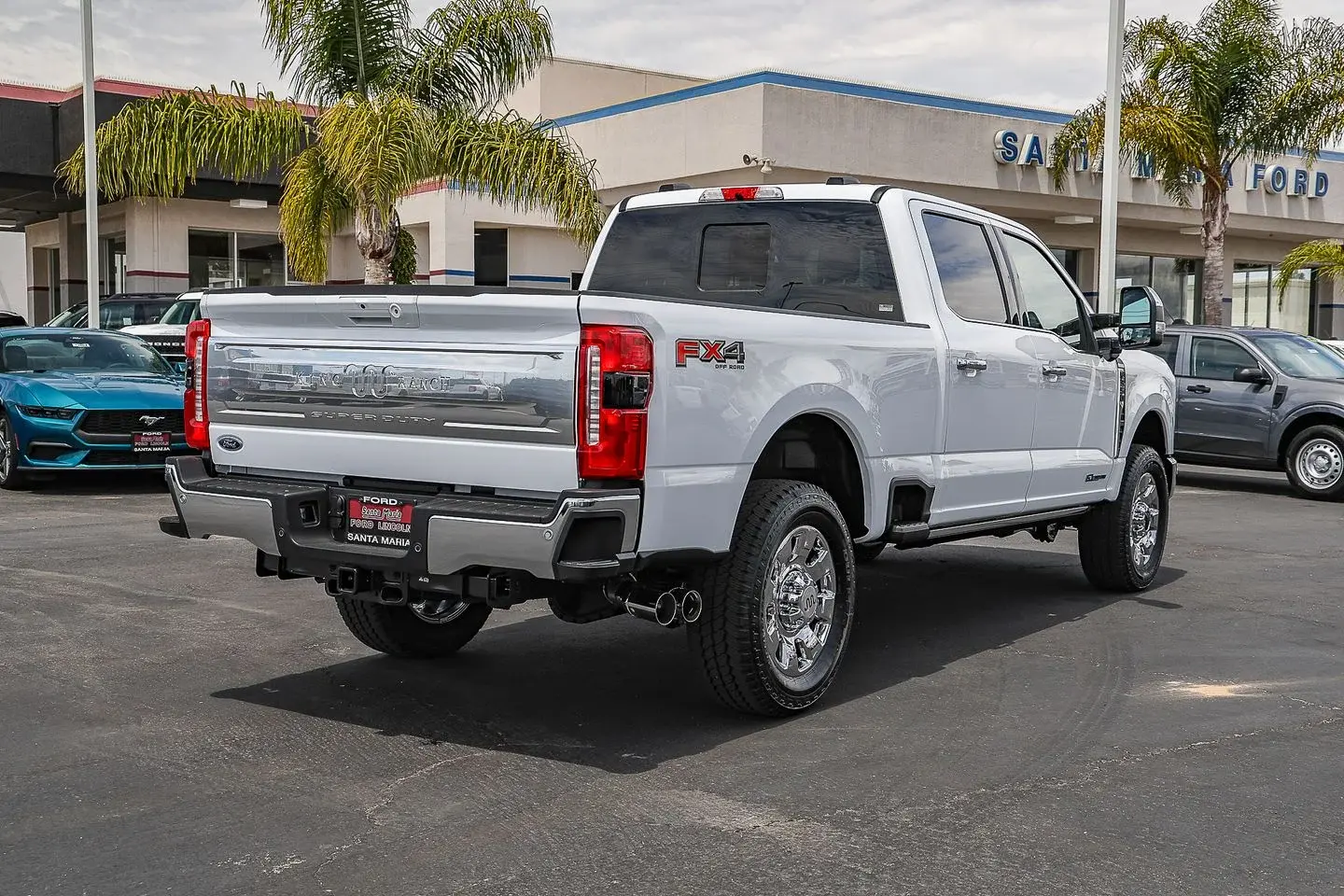 2026 Ford F-350 King Ranch 4WD Crew Cab SRW 6-3/4' Box photo 4