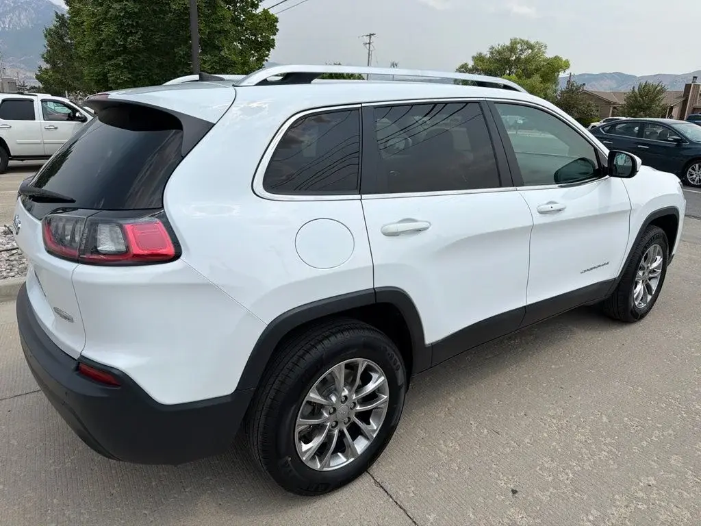 2019 Jeep Cherokee Latitude Plus 4X4 photo 3