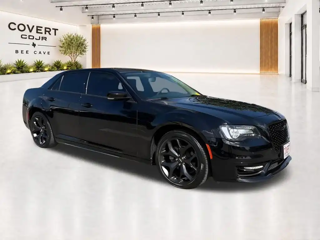 2023 Chrysler 300 Touring L RWD's photo