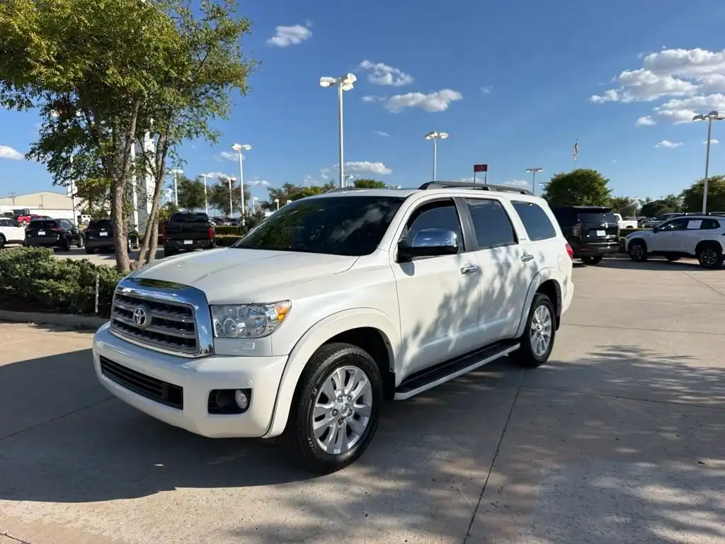2016 Toyota Sequoia 5.7 Auto 4WD FFV Platinum's photo