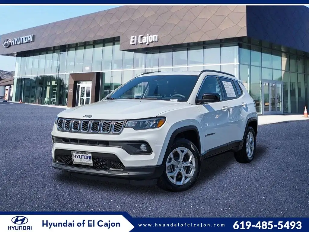 2024 Jeep Compass Latitude 4X4 photo 1