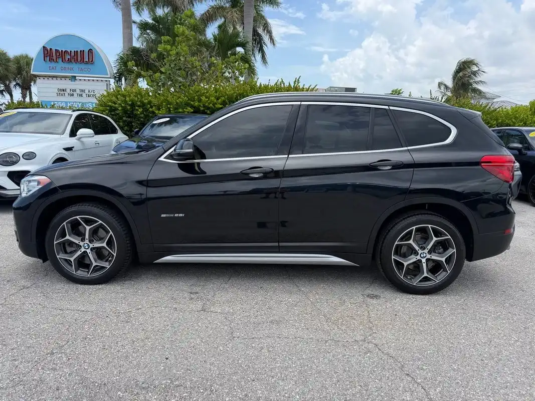 2017 BMW X1 sDrive28i's photo