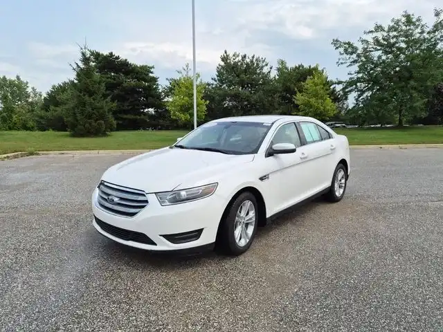 2018 Ford Taurus SEL AWD's photo
