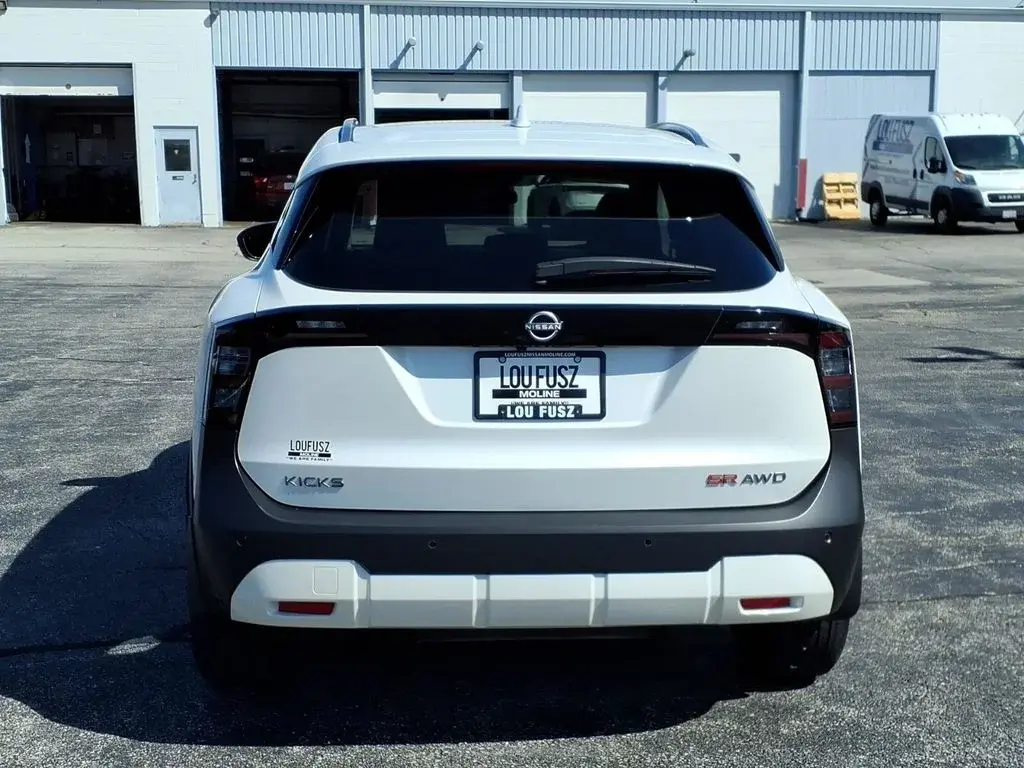 2025 Nissan Kicks 2.0 SR AWD photo 5