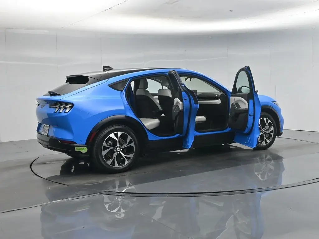 2023 Ford Mustang-Mach-e Premium photo 5