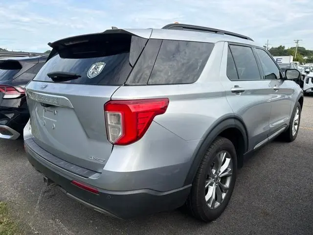 2021 Ford Explorer XLT 4WD photo 3