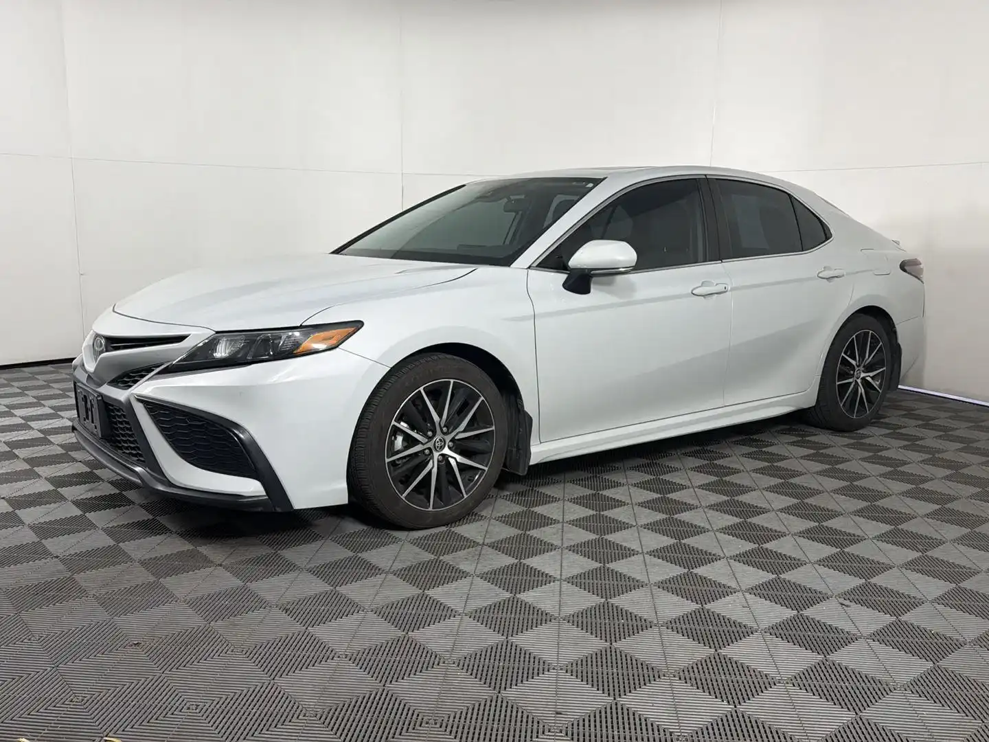 2023 Toyota Camry SE AWD's photo