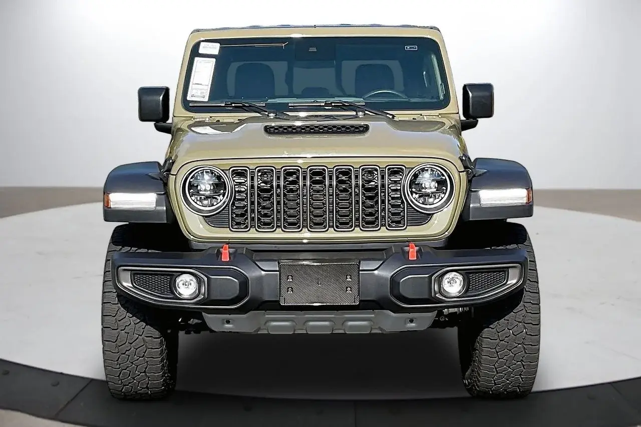 2025 Jeep Gladiator Mojave Auto photo 3