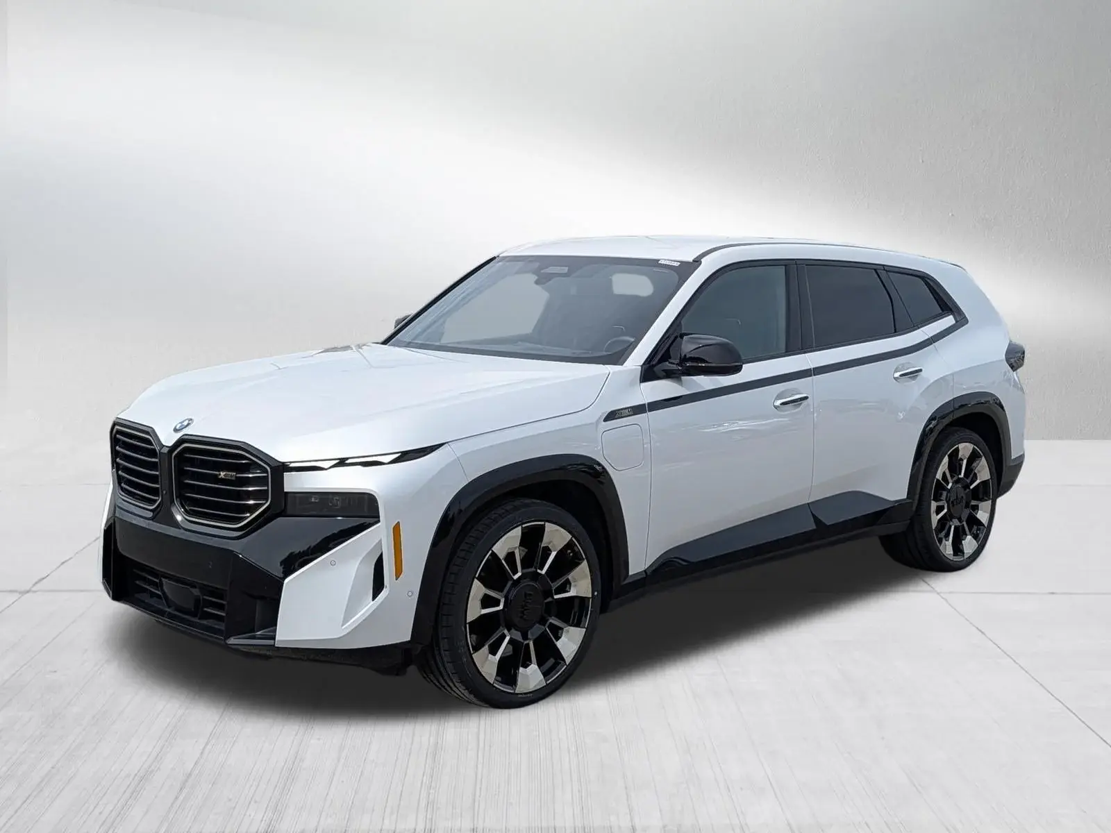2023 BMW XM Base photo 3