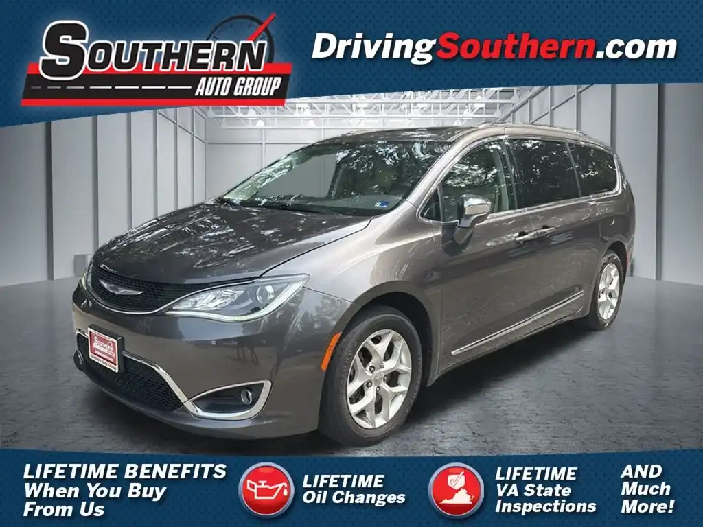 2020 Chrysler Pacifica Limited's photo