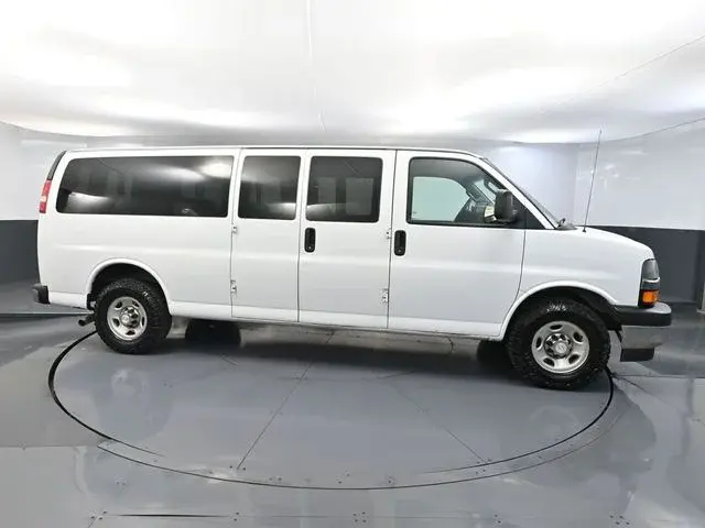 2017 Chevrolet Express 3500 LS Extended photo 4