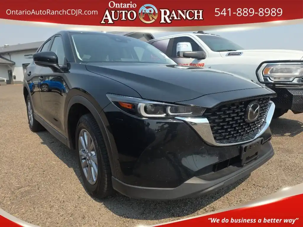 2023 Mazda CX-5 S Preferred package Auto AWD's photo