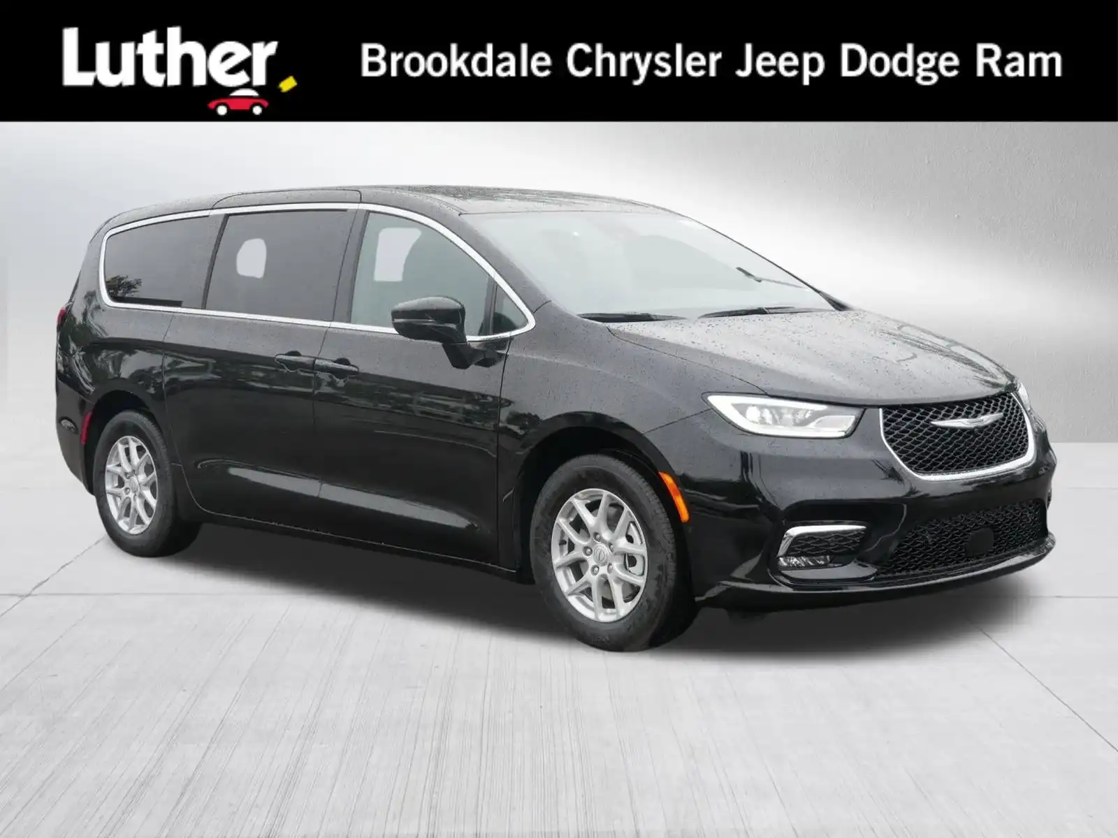 2026 Chrysler Pacifica Select's photo