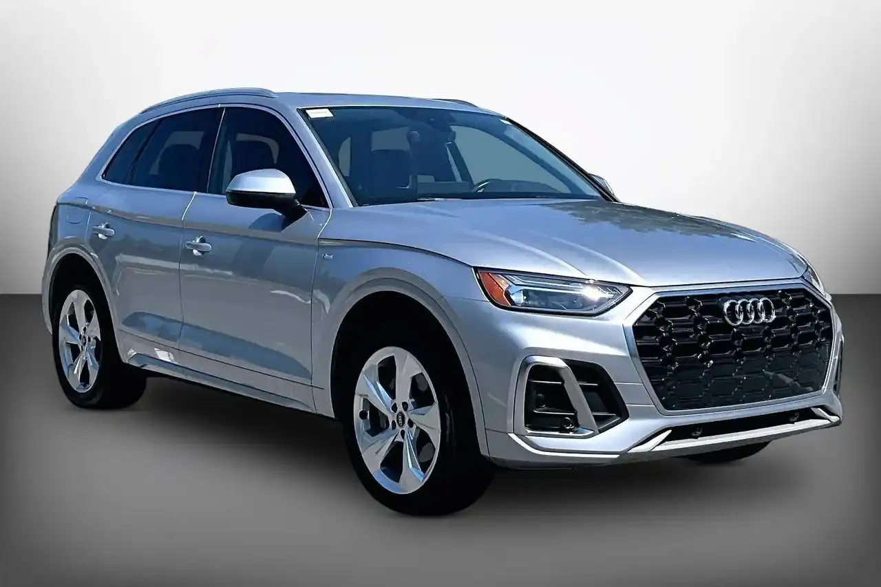2022 Audi Q5 45 Premium Plus's photo
