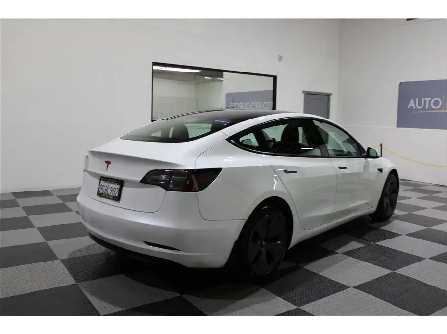 2023 Tesla Model 3 Base photo 4
