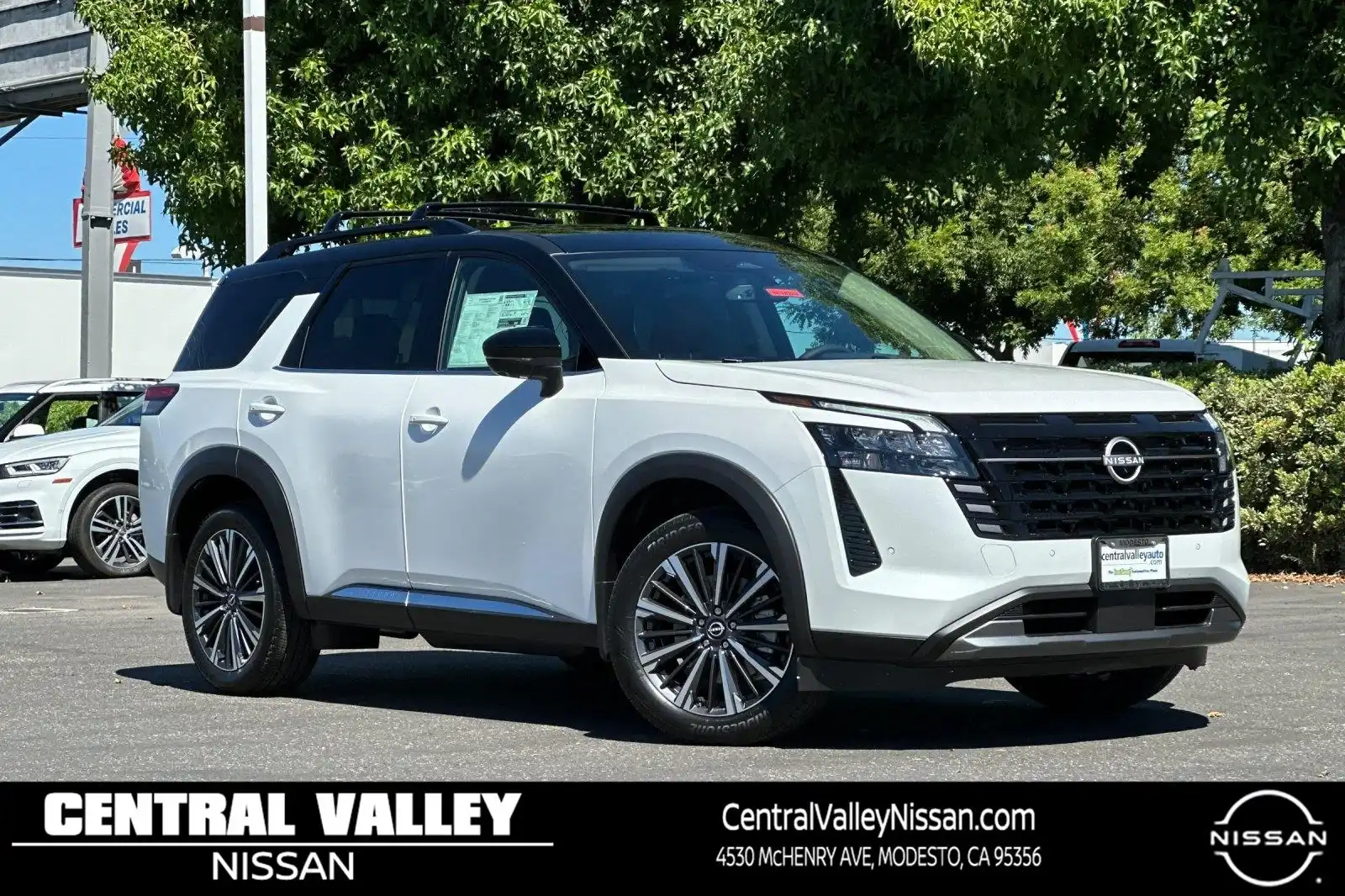 2026 Nissan Pathfinder Platinum 4WD's photo