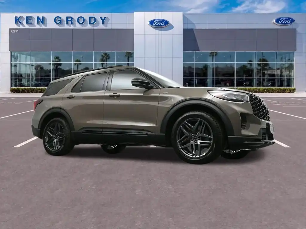 2026 Ford Explorer ST-LINE RWD's photo