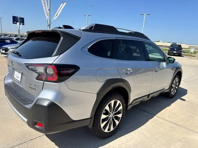 2025 Subaru Outback Touring photo 3