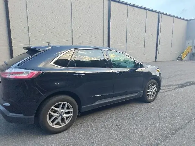 2021 Ford Edge SEL photo 3