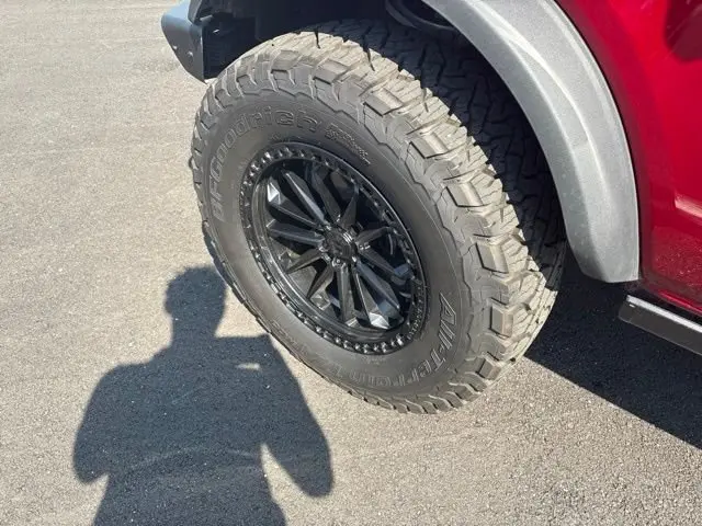 2025 Ford Bronco Base 4x4 photo 4
