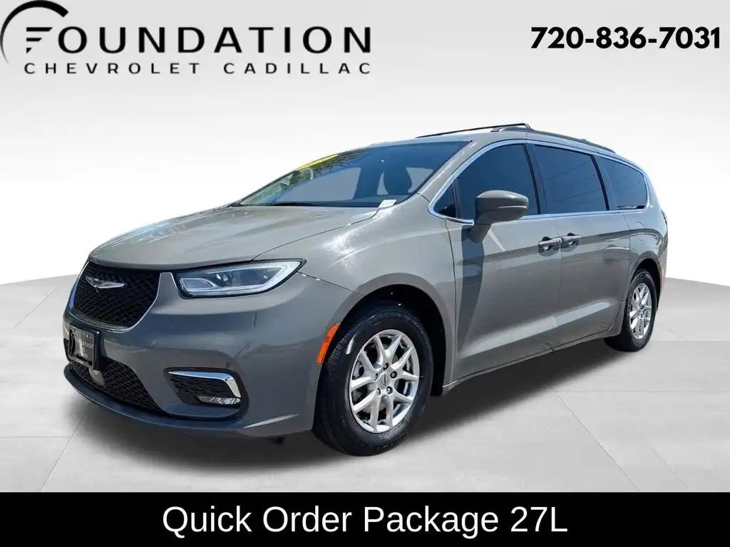 2022 Chrysler Pacifica Touring L's photo