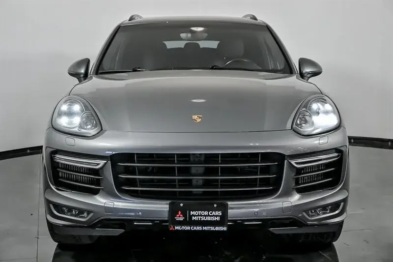 2017 Porsche Cayenne GTS photo 4