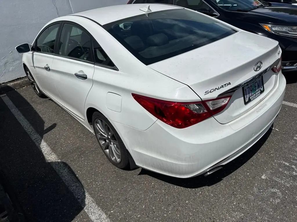 2013 Hyundai Sonata SE 2.0T A/T photo 3