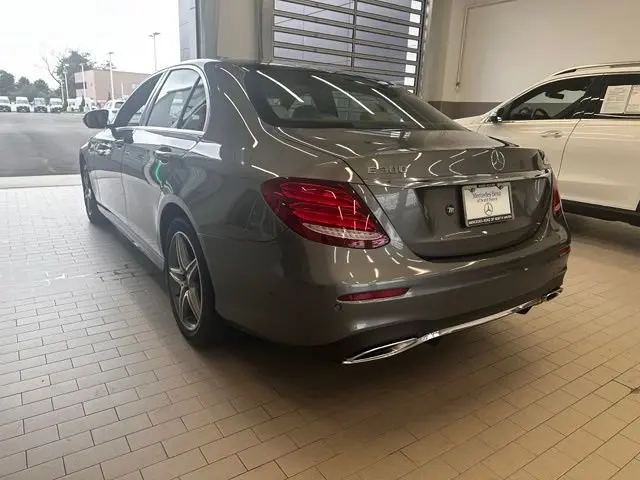 2017 Mercedes-Benz E-Class E300 4MATIC photo 5