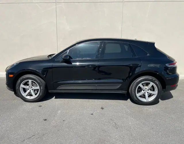 2021 Porsche Macan Base photo 4