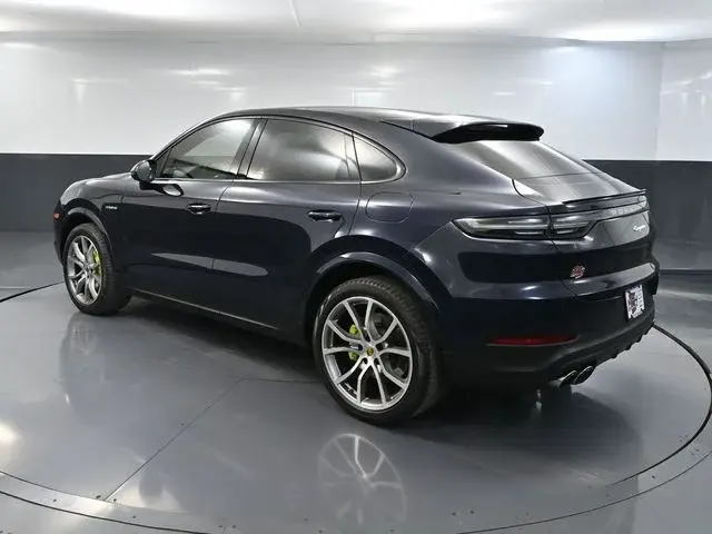 2022 Porsche Cayenne E-Hybrid photo 5