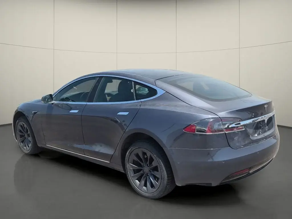 2020 Tesla Model S Long Range Plus photo 5