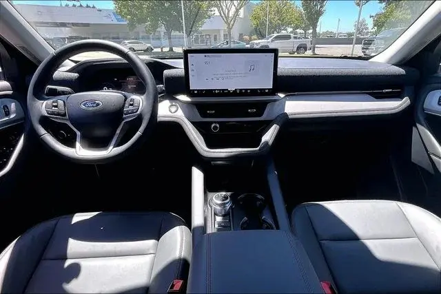 2026 Ford Explorer Active 4WD photo 5
