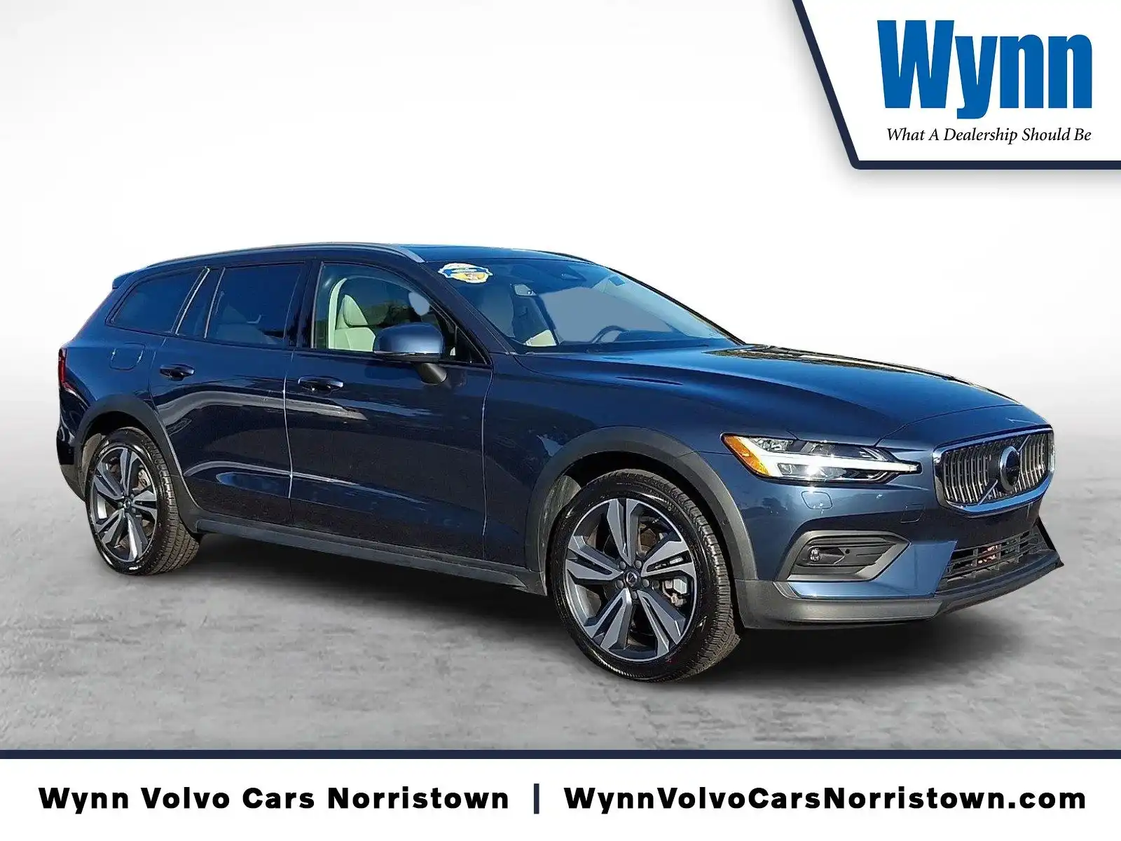 2023 Volvo V60 Cross Country B5 Plus AWD's photo