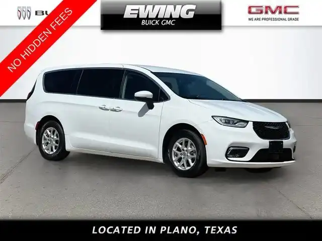 2023 Chrysler Pacifica Touring L's photo