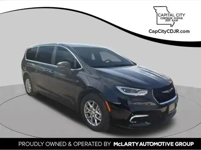 2026 Chrysler Pacifica Select's photo
