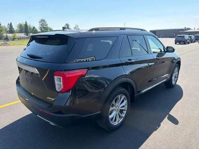 2024 Ford Explorer XLT 4WD photo 5