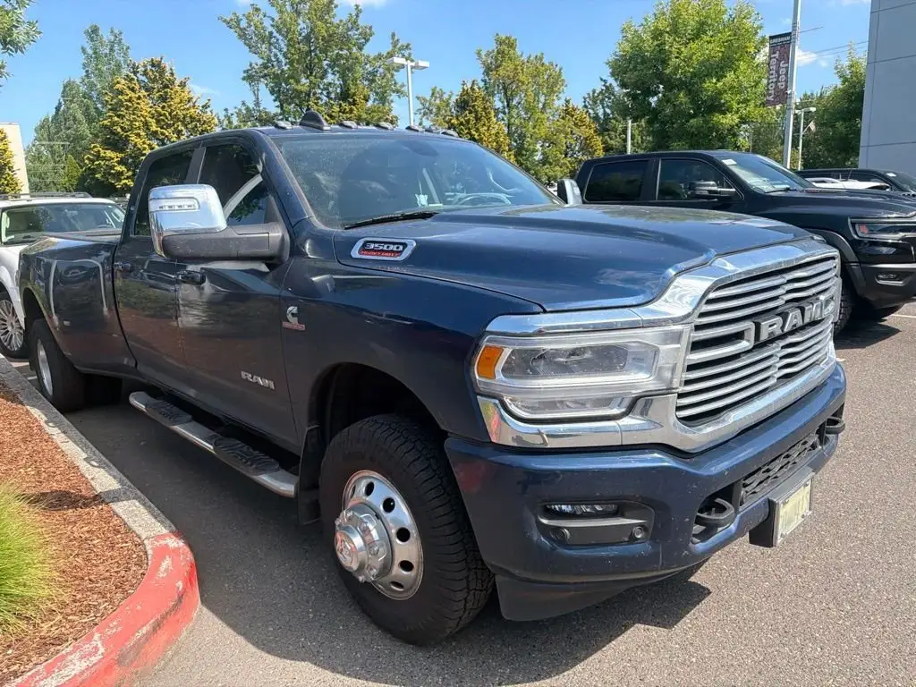 2023 RAM 3500 Laramie 4X4 Crew Cab LWB photo 1