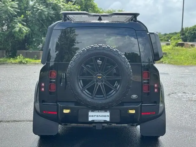 2020 Land Rover Defender SE photo 4