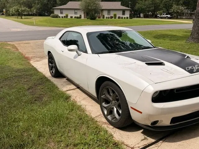 2015 Dodge Challenger R/T photo 4