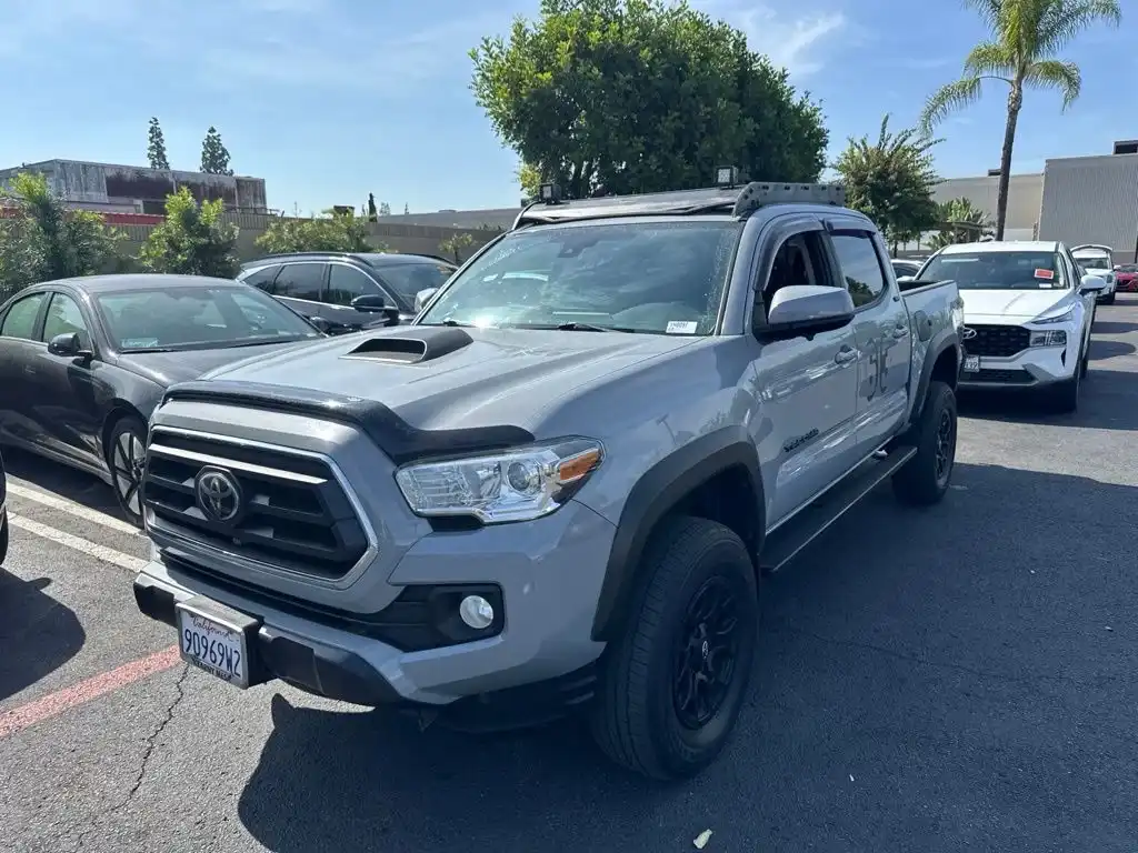 2020 Toyota Tacoma SR5 Double Cab 2WD V6 Auto Short Bed's photo