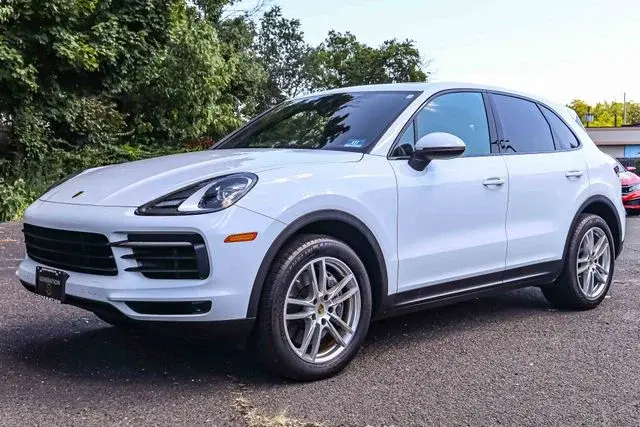 2021 Porsche Cayenne Base photo 3