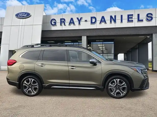 2023 Subaru Ascent Touring's photo