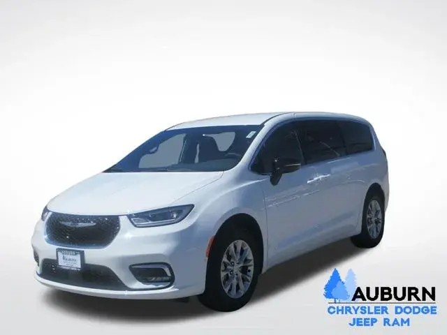 2026 Chrysler Pacifica Select AWD photo 3