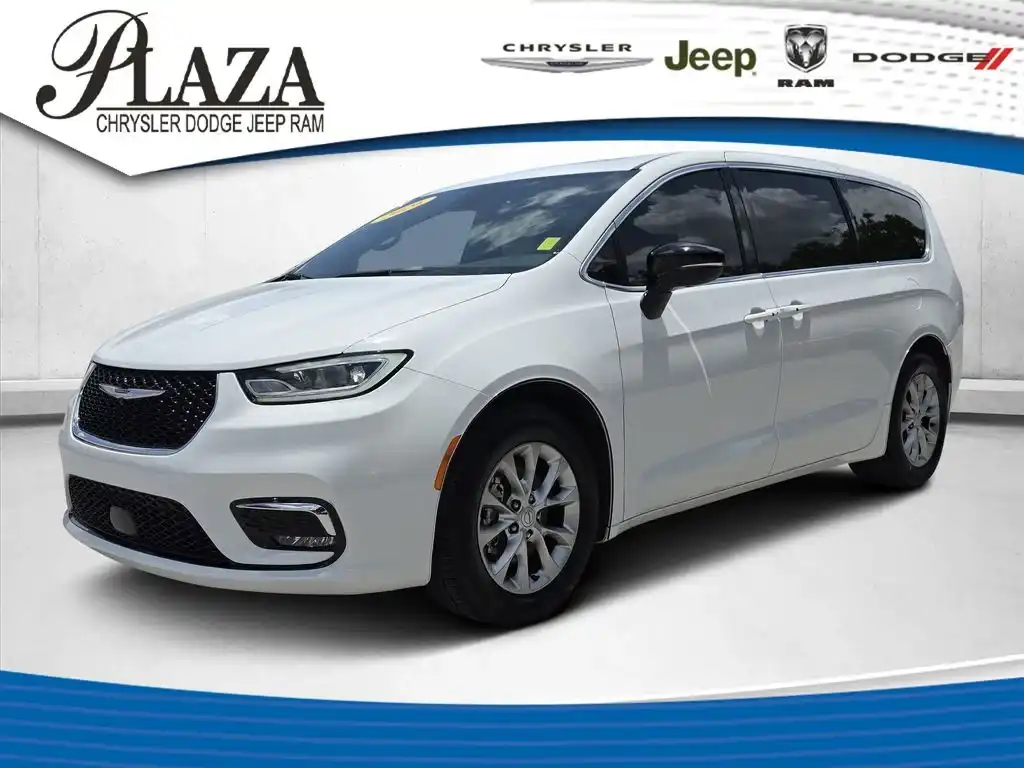 2026 Chrysler Pacifica Limited's photo