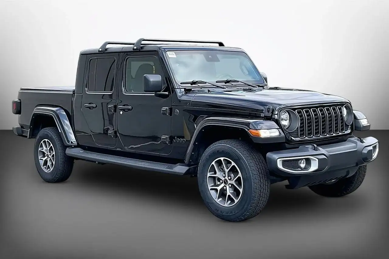 2024 Jeep Gladiator Sport S's photo