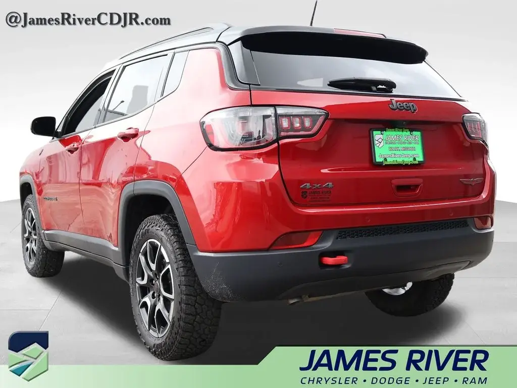 2025 Jeep Compass Trailhawk 4X4 photo 3