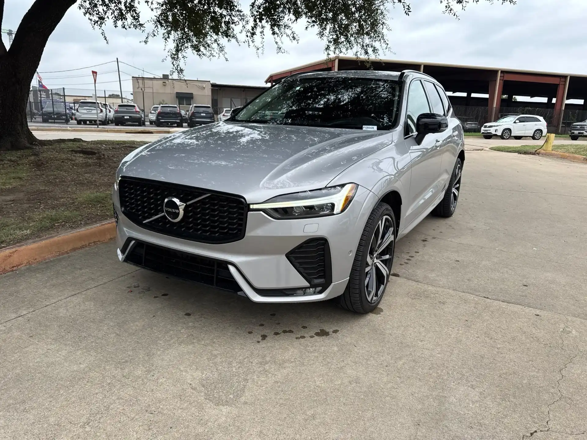 2023 Volvo XC60 B5 Ultimate Dark Theme FWD's photo