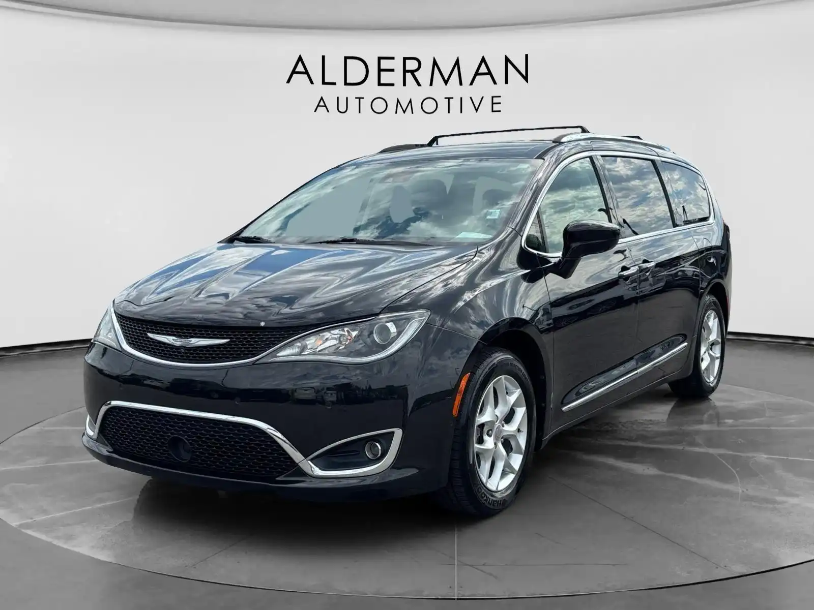 2018 Chrysler Pacifica Touring L Plus's photo