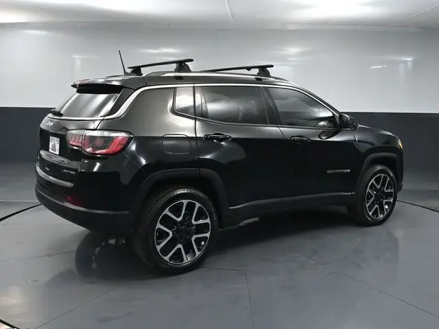 2017 Jeep Compass Limited 4WD photo 3